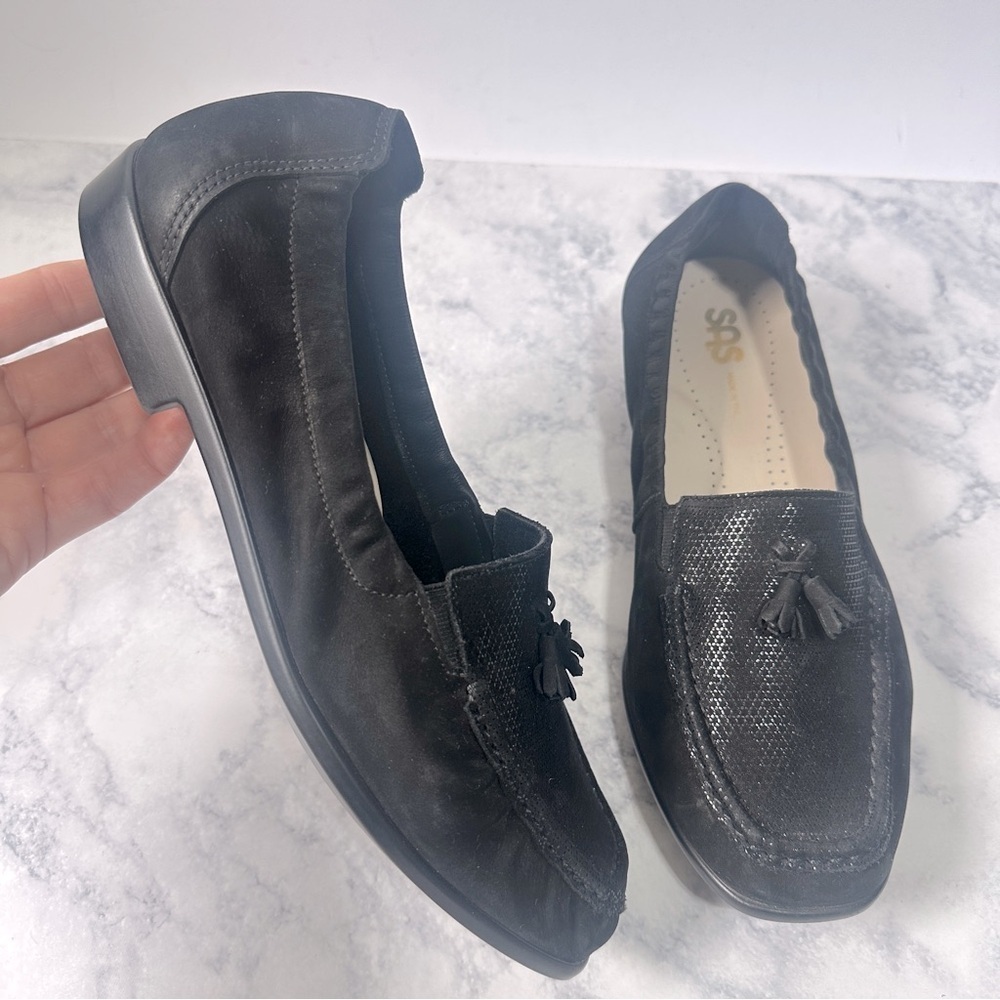 SAS women’s Hope Tassle Loafer Black leather metallic Loafers size 9